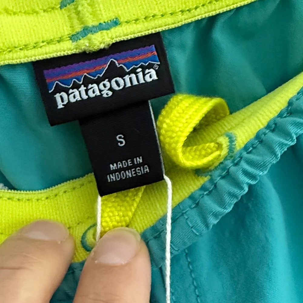 NWT Patagonia Women's Teal Baggies Shorts - small - Picture 3 of 4